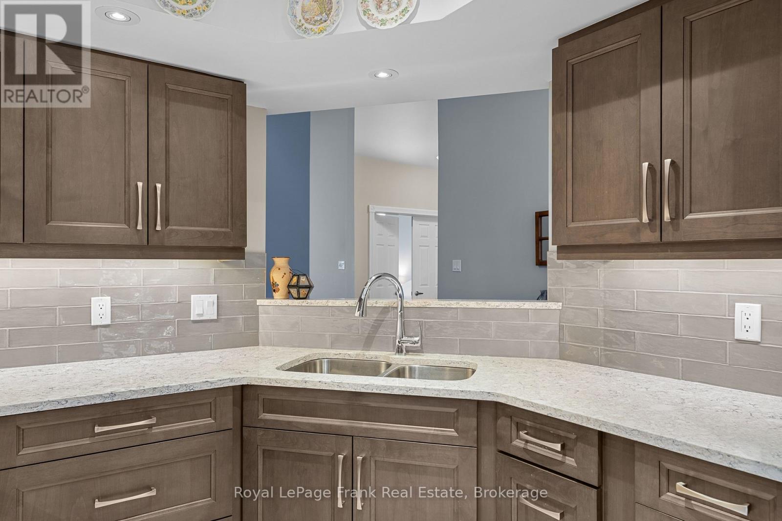 #403 1 SHERWOOD STREET - 8