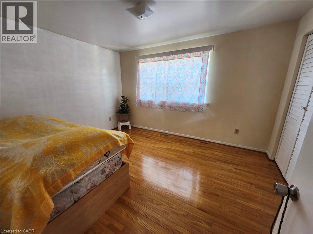#15 25 GOSFORD Boulevard - 15
