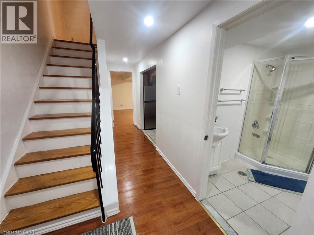 #15 25 GOSFORD Boulevard - 16