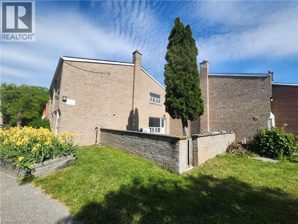 #15 25 GOSFORD Boulevard - 23