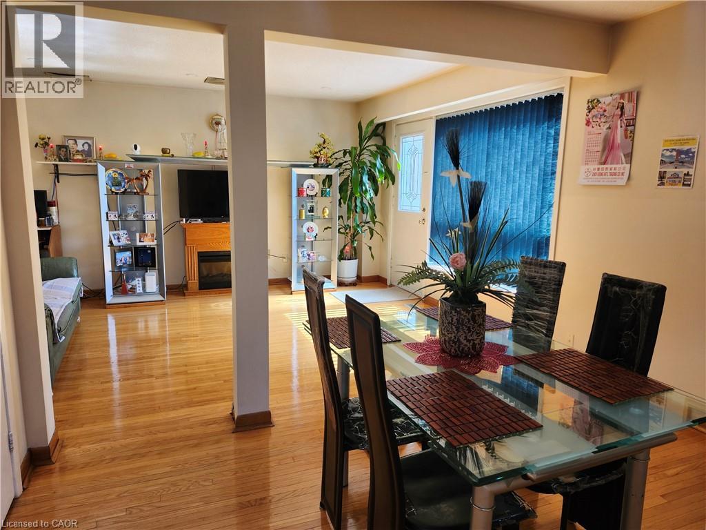 #15 25 GOSFORD Boulevard - 8