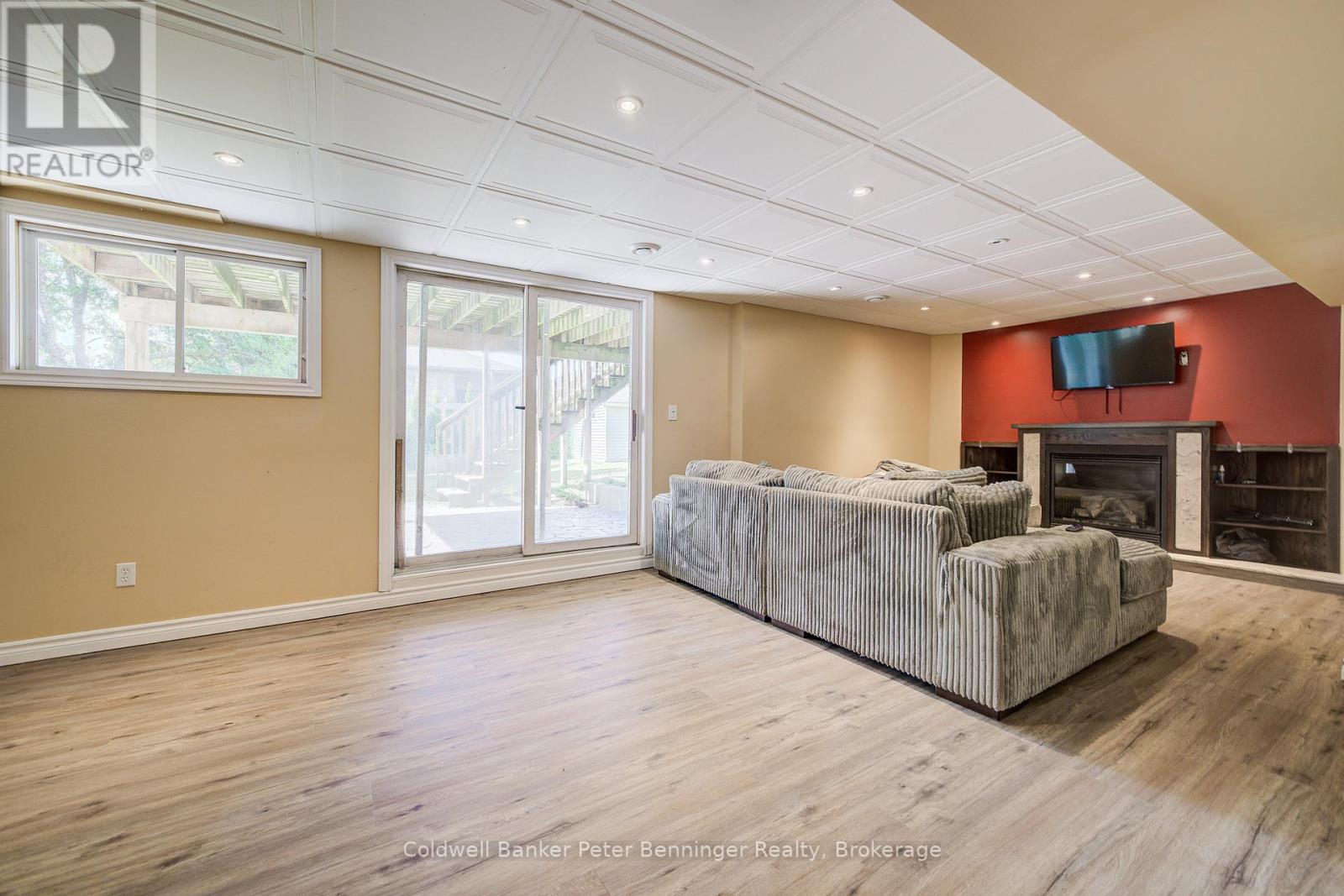 54 ELLEN AVENUE - 28