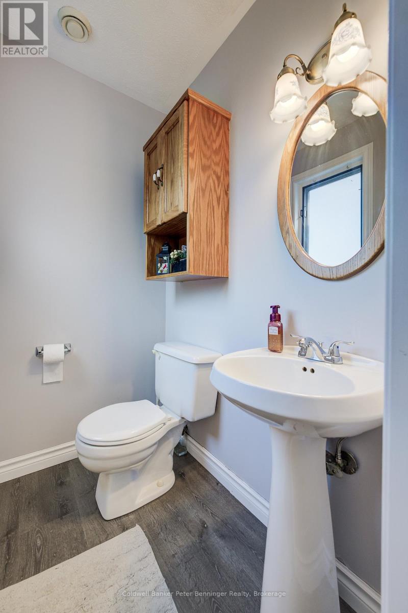 54 ELLEN AVENUE - 34