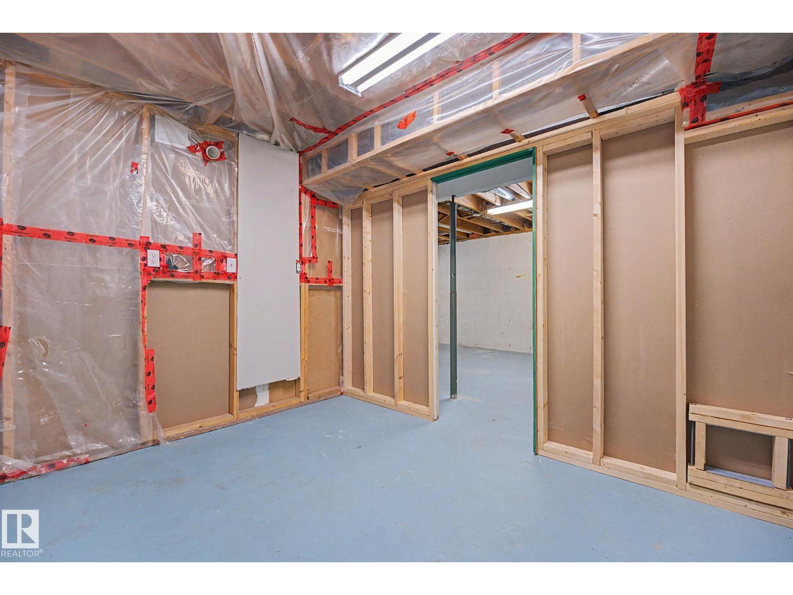 13303 47 ST NW - 31