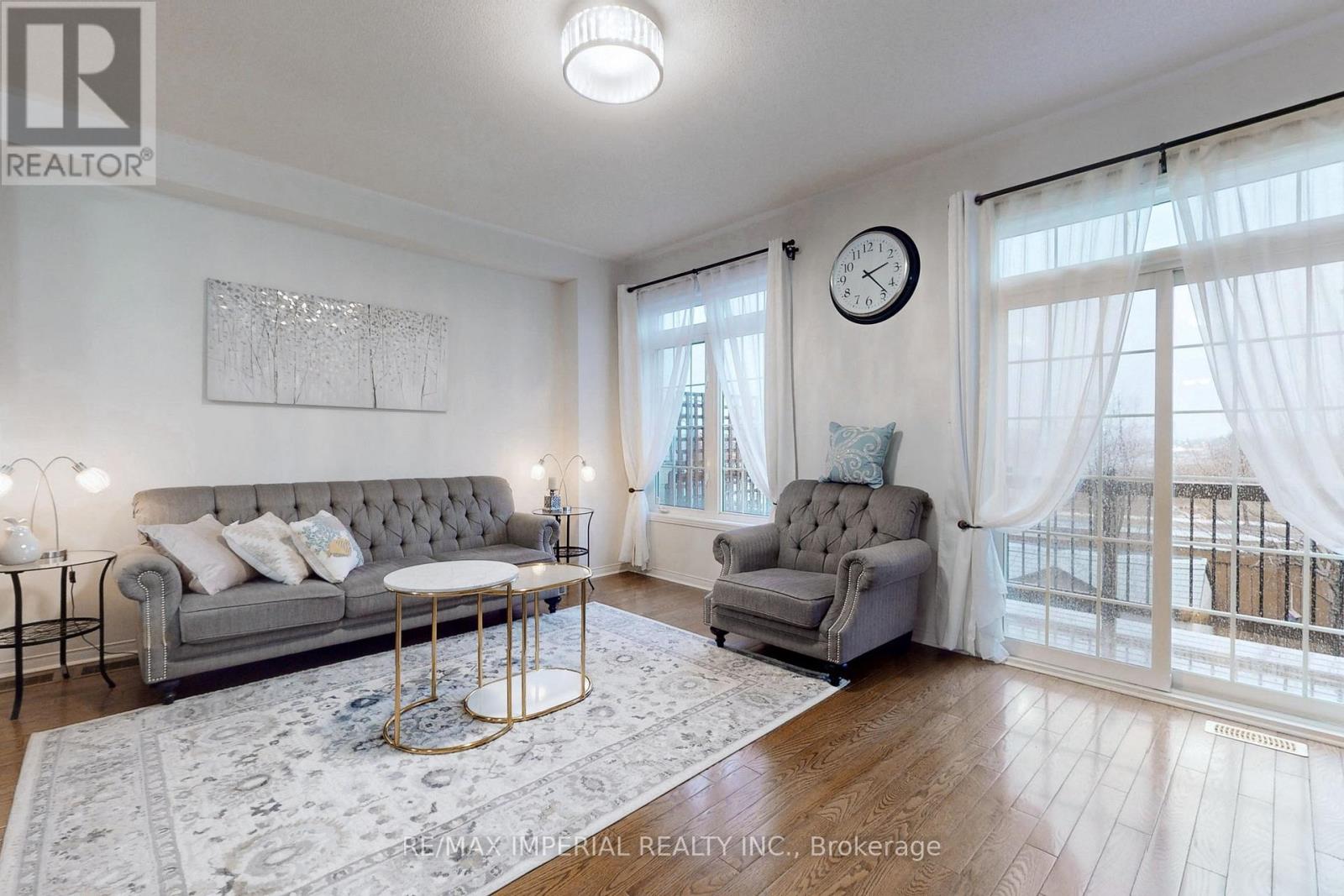 28 SPRUCE PINE CRESCENT - Image 2
