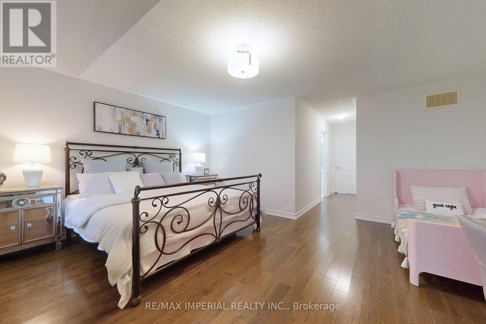 28 SPRUCE PINE CRESCENT - 22