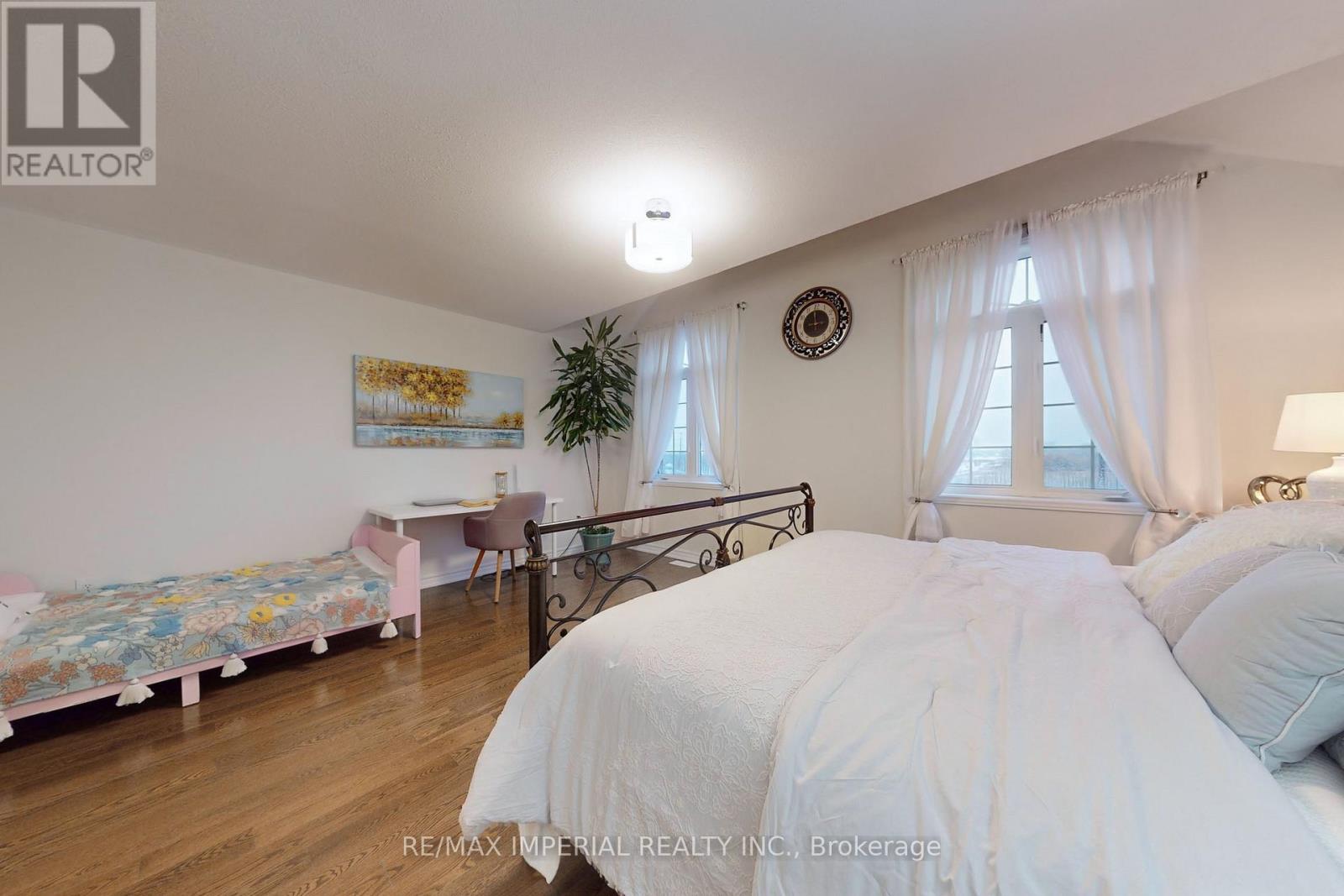 28 SPRUCE PINE CRESCENT - 23