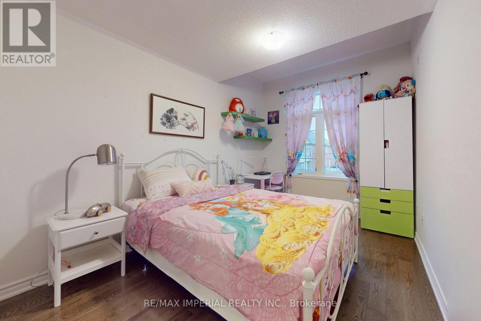 28 SPRUCE PINE CRESCENT - 30