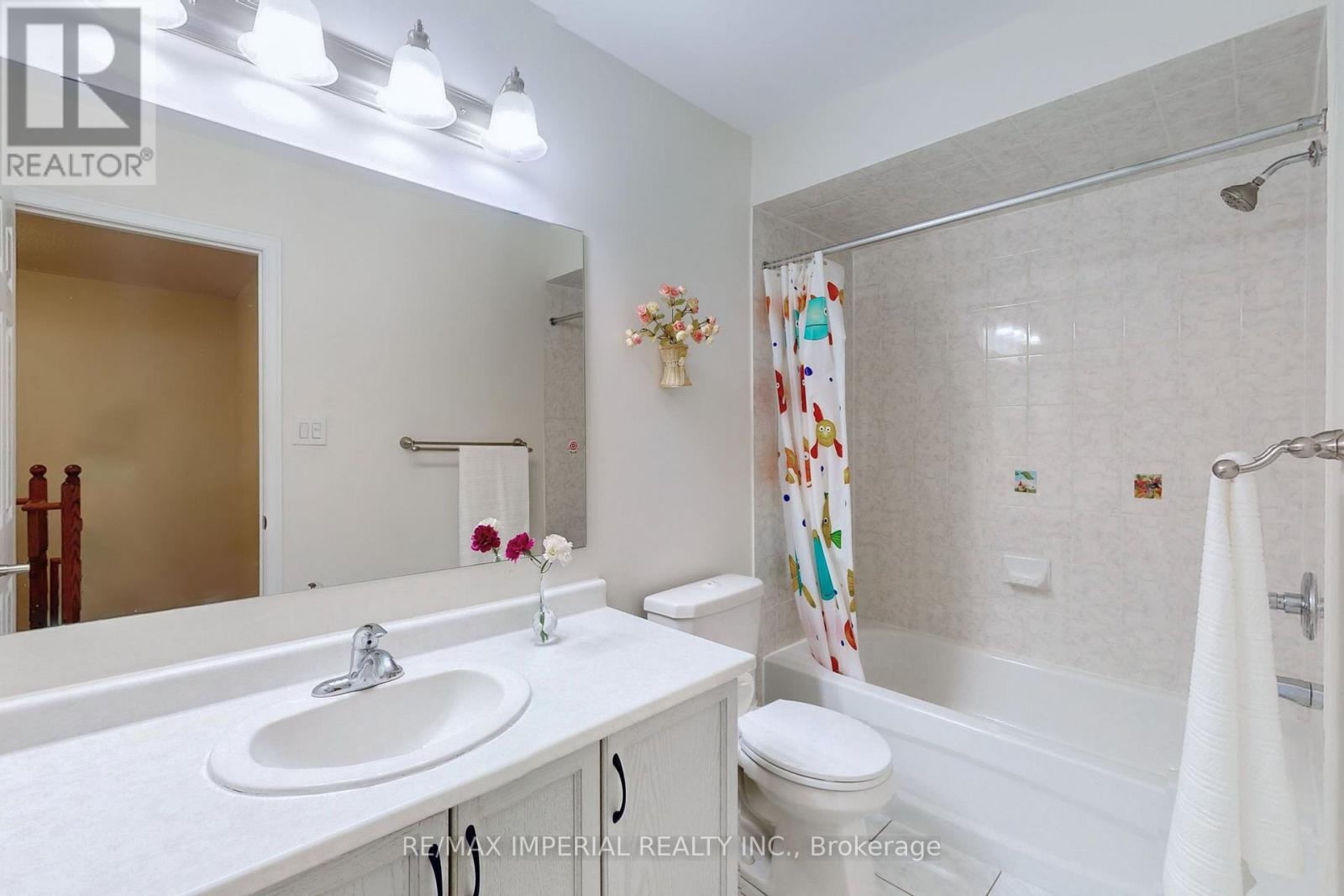 28 SPRUCE PINE CRESCENT - 32
