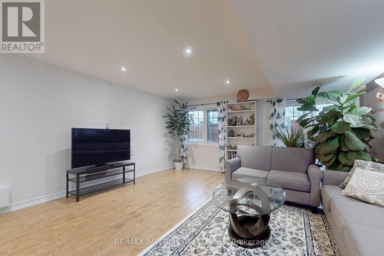 28 SPRUCE PINE CRESCENT - 34