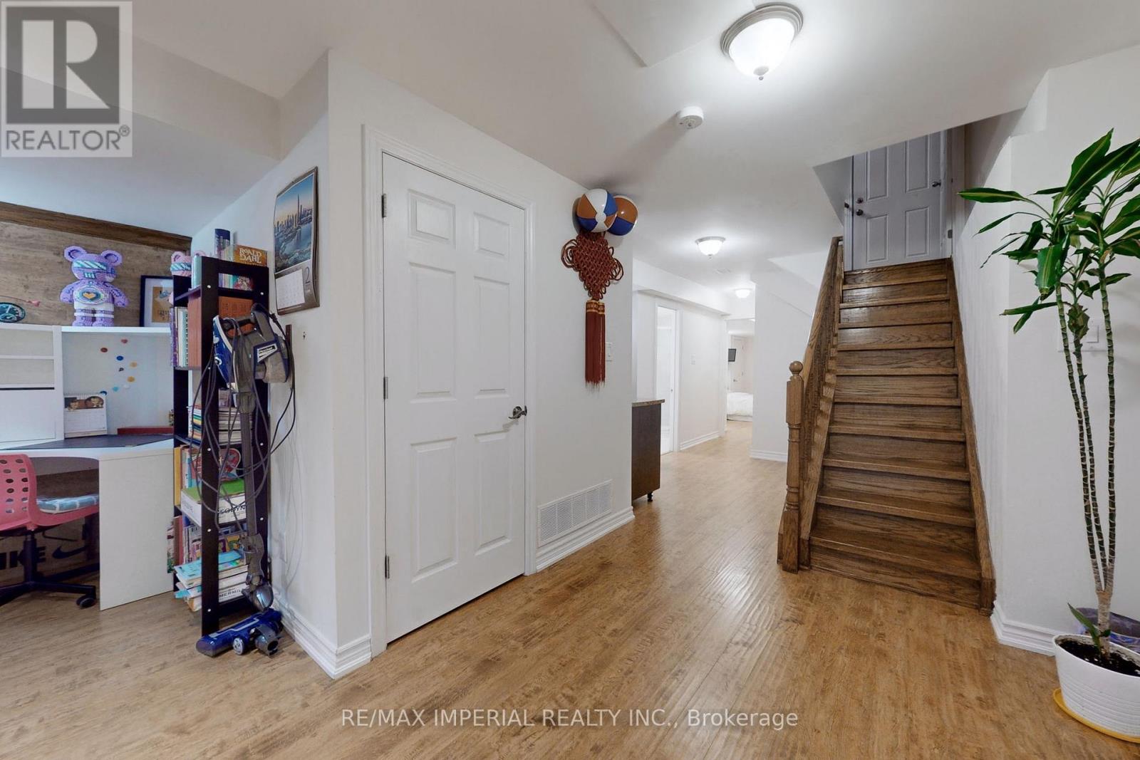 28 SPRUCE PINE CRESCENT - 36