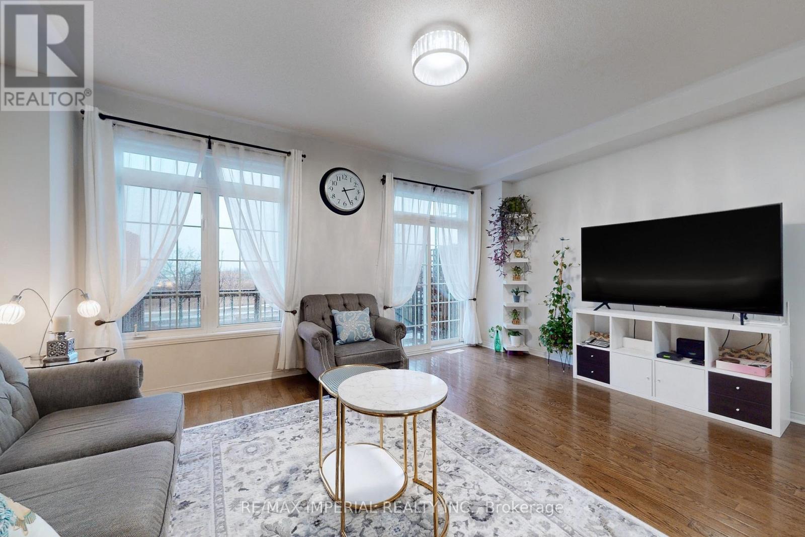 28 SPRUCE PINE CRESCENT - 4