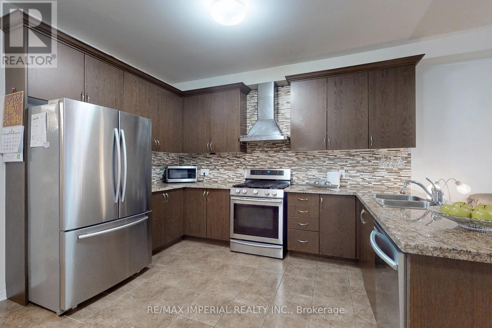28 SPRUCE PINE CRESCENT - 8