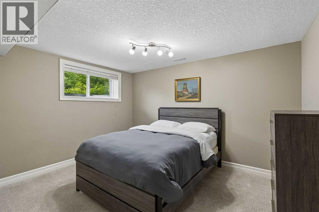 2404 29 Avenue SW - 26