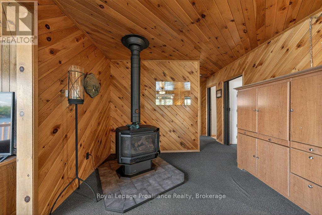 1017 BAY LANE - 10