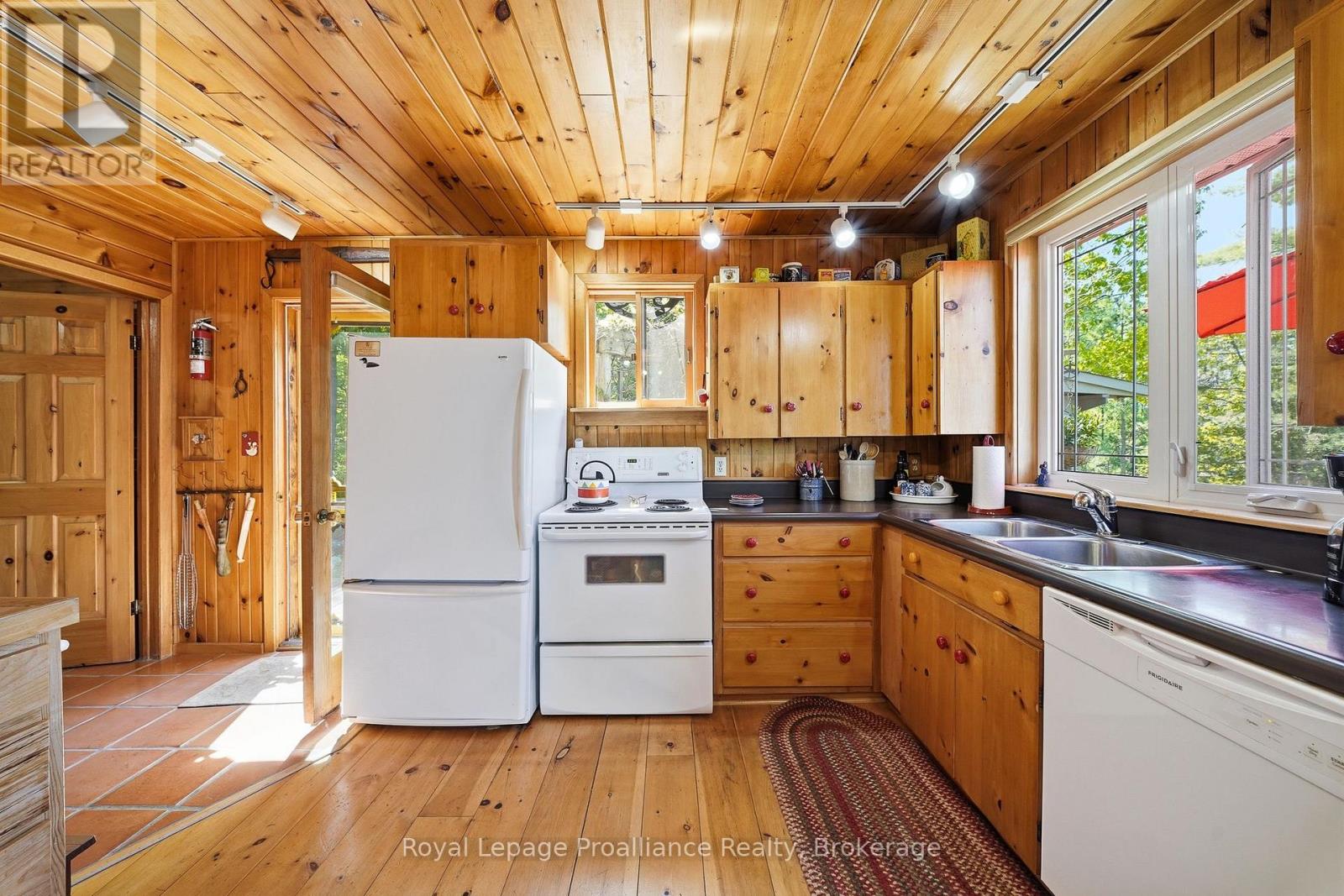 890 MAZINAW LAKE - 14