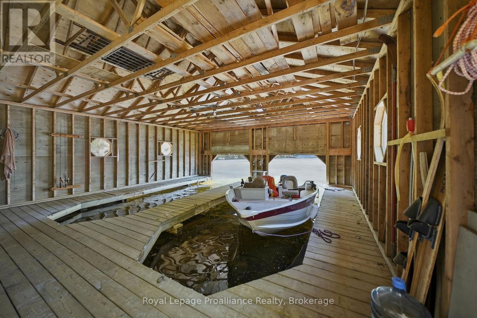 890 MAZINAW LAKE - 37