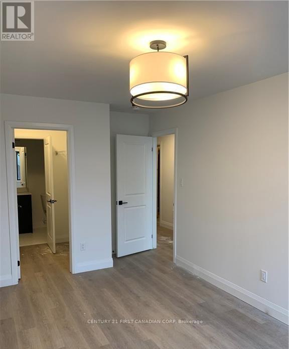 #7 3900 SAVOY STREET - 18