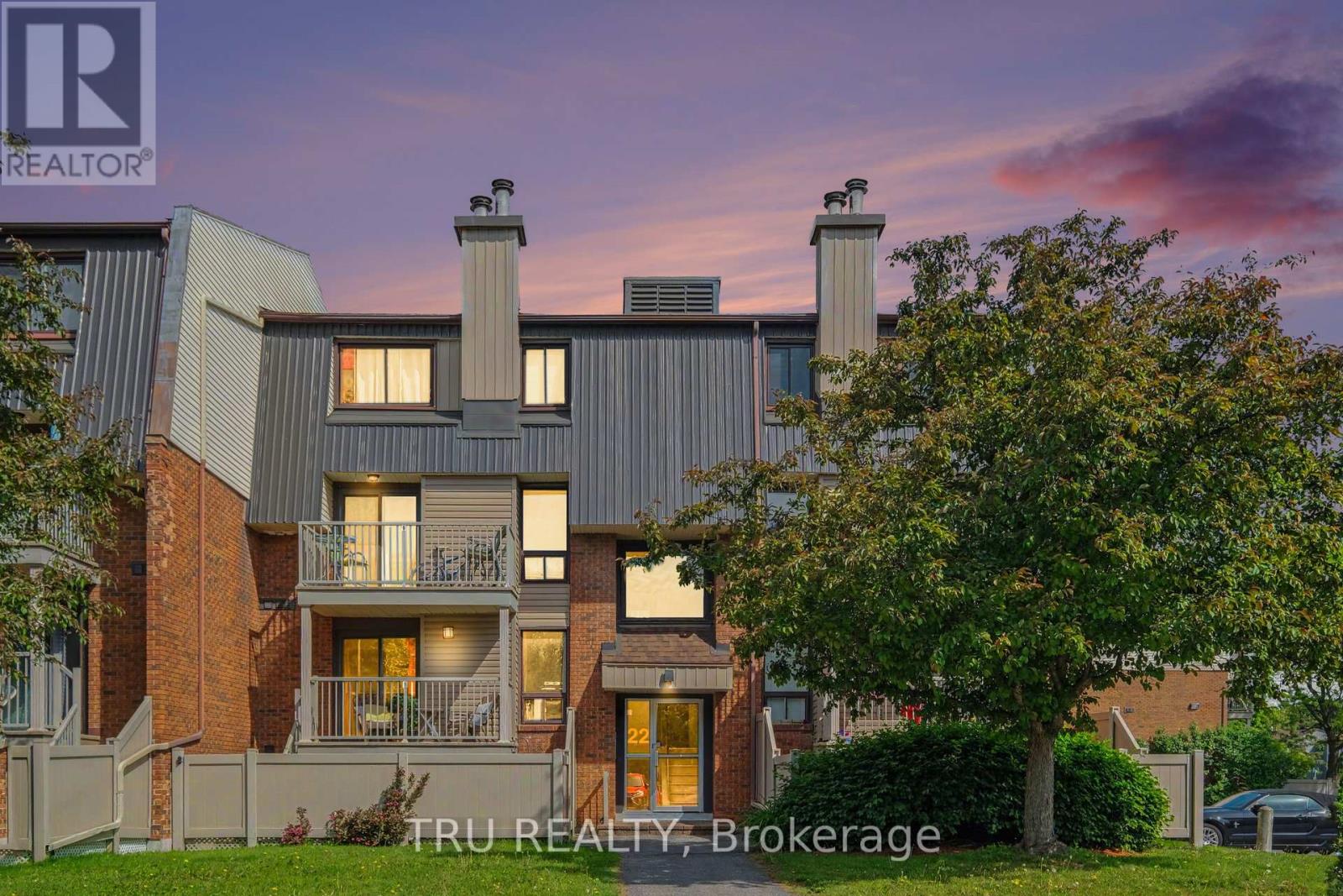 #8 22 SWEETBRIAR CIRCLE - 1