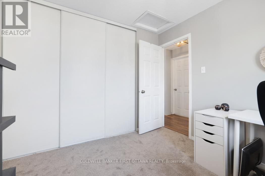 37 BOULDER WAY - 26