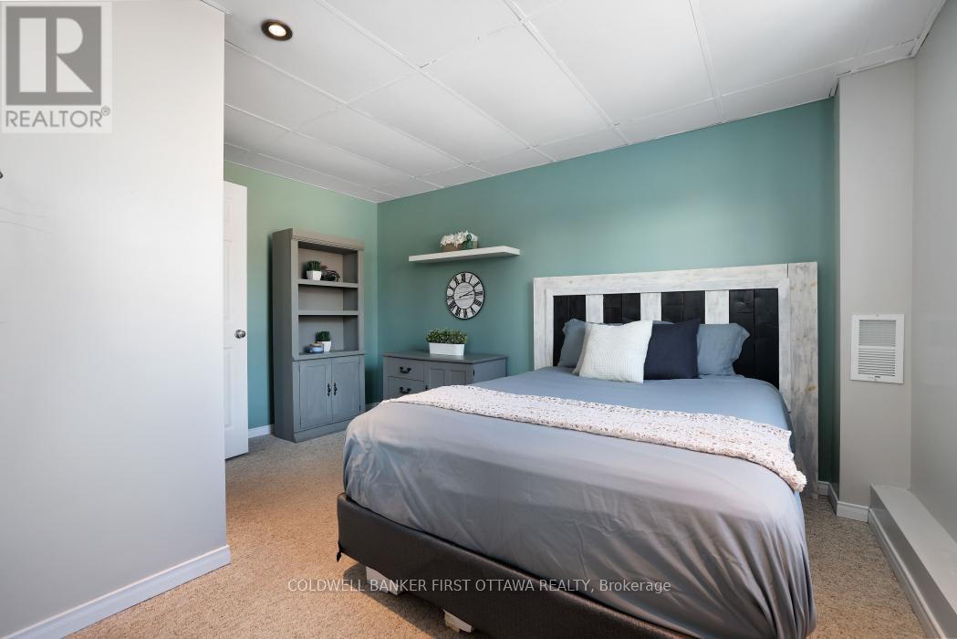37 BOULDER WAY - 37
