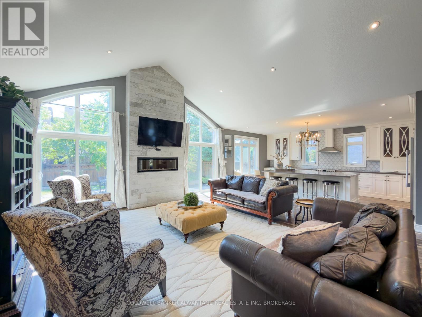 1585 LOOKOUT STREET - 11