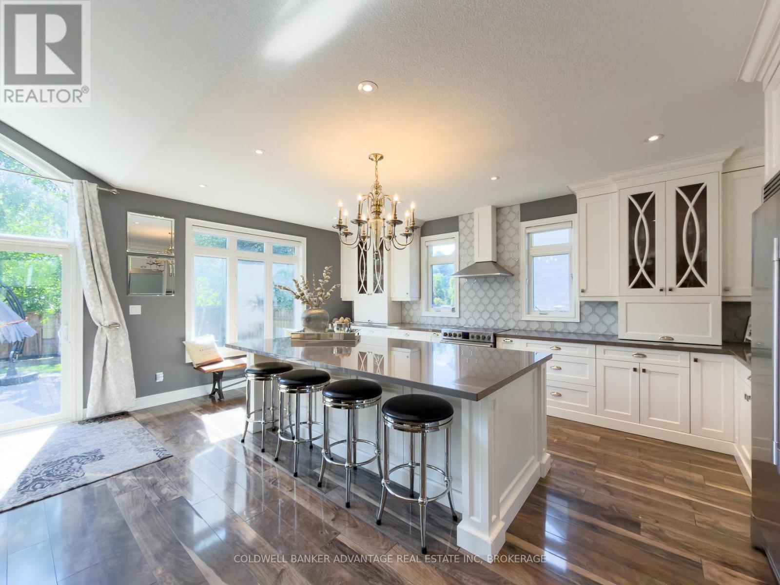 1585 LOOKOUT STREET - 12