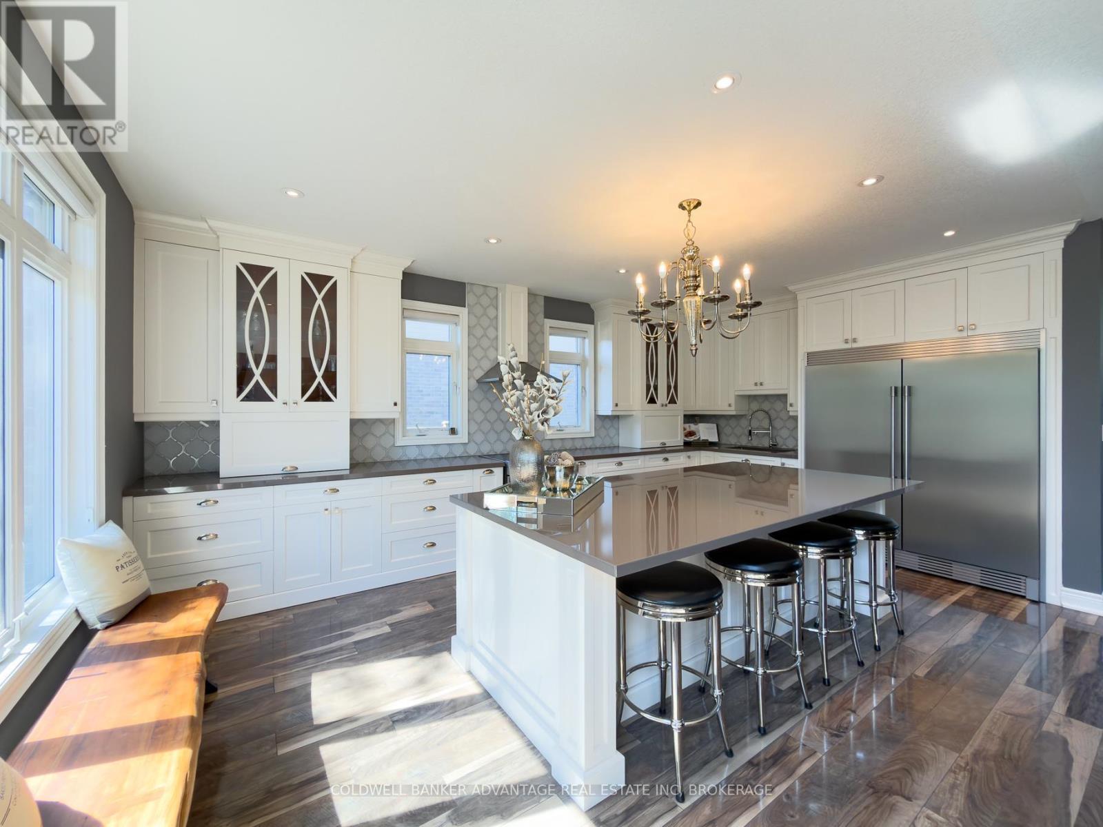 1585 LOOKOUT STREET - 13