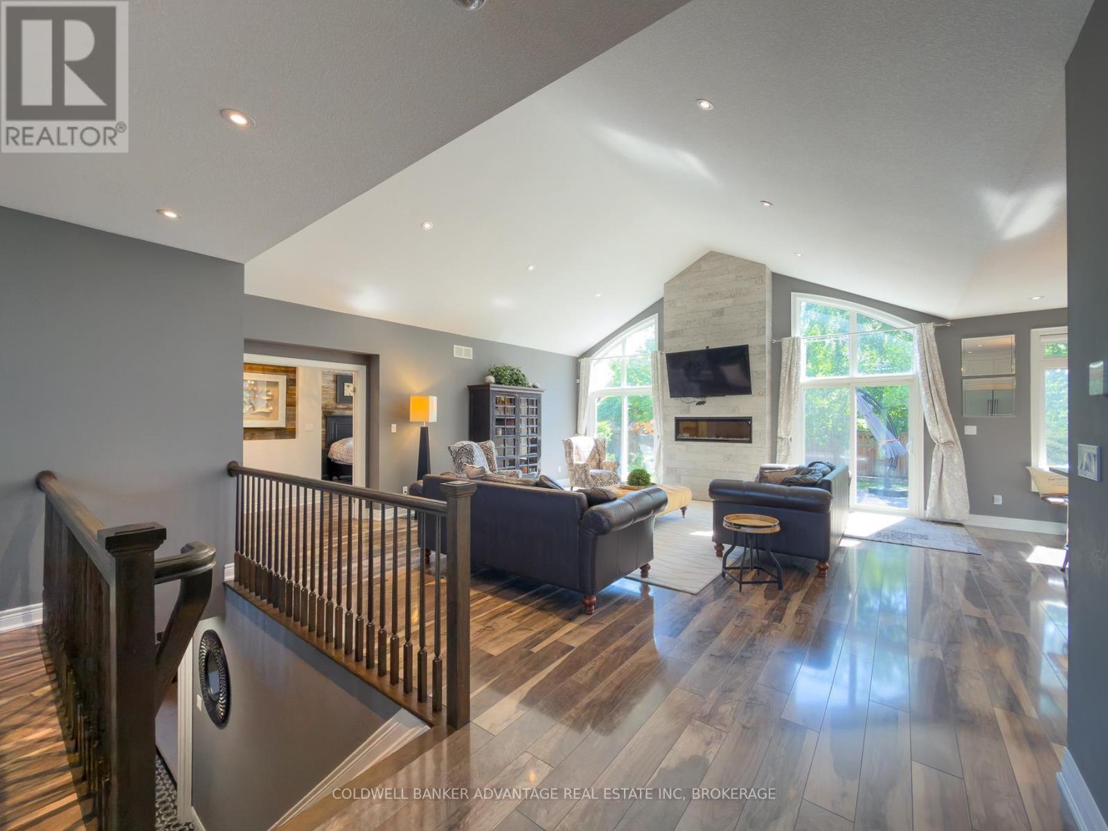 1585 LOOKOUT STREET - 27