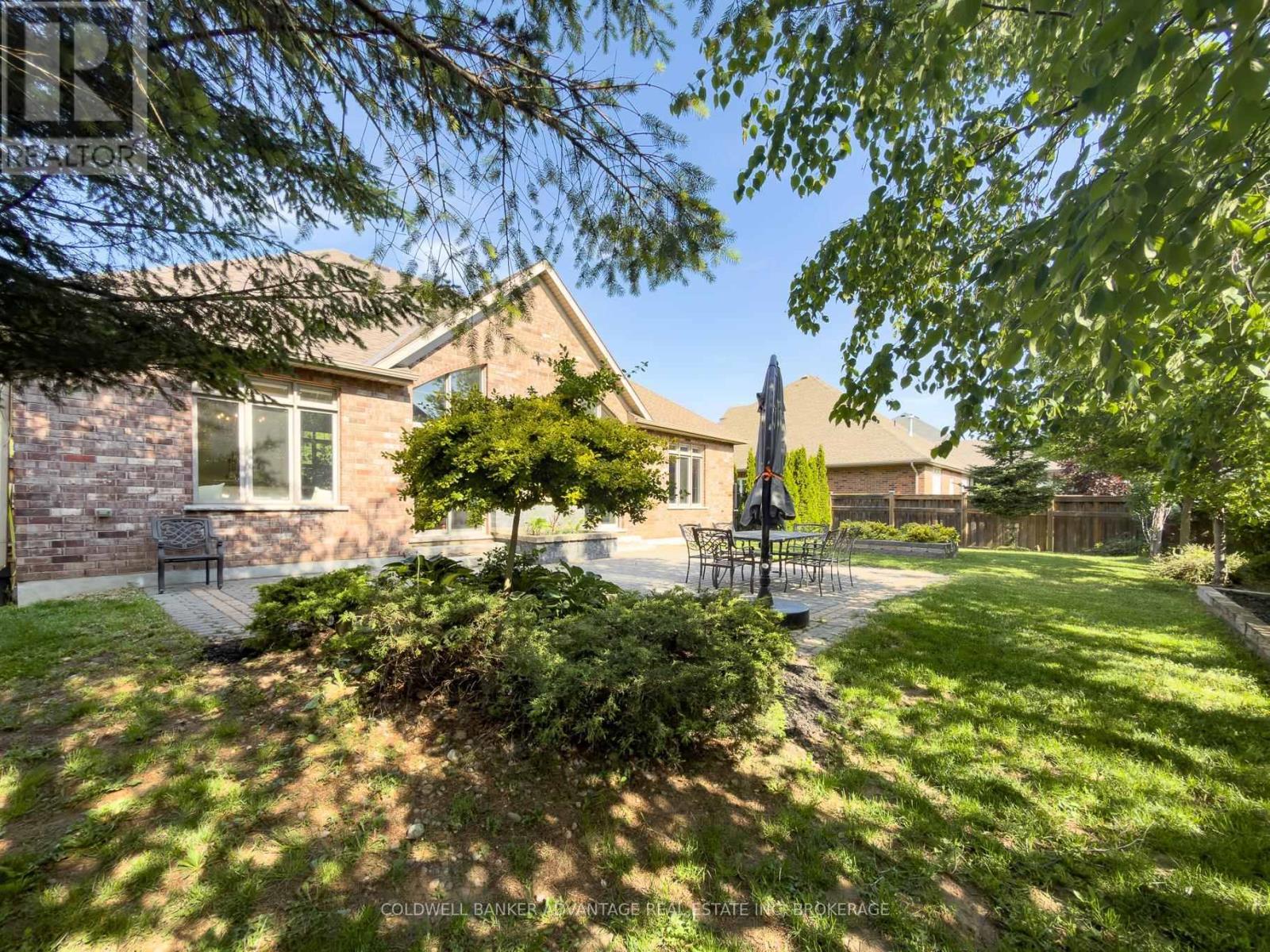 1585 LOOKOUT STREET - 35