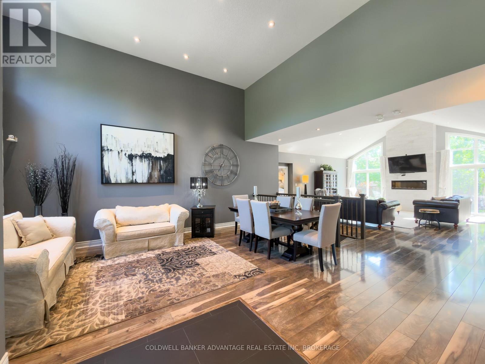 1585 LOOKOUT STREET - 7