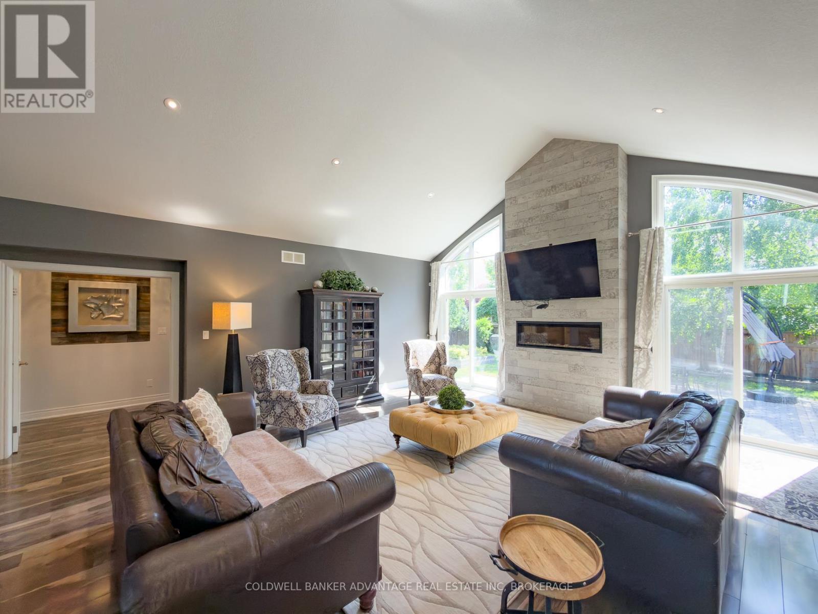 1585 LOOKOUT STREET - 8