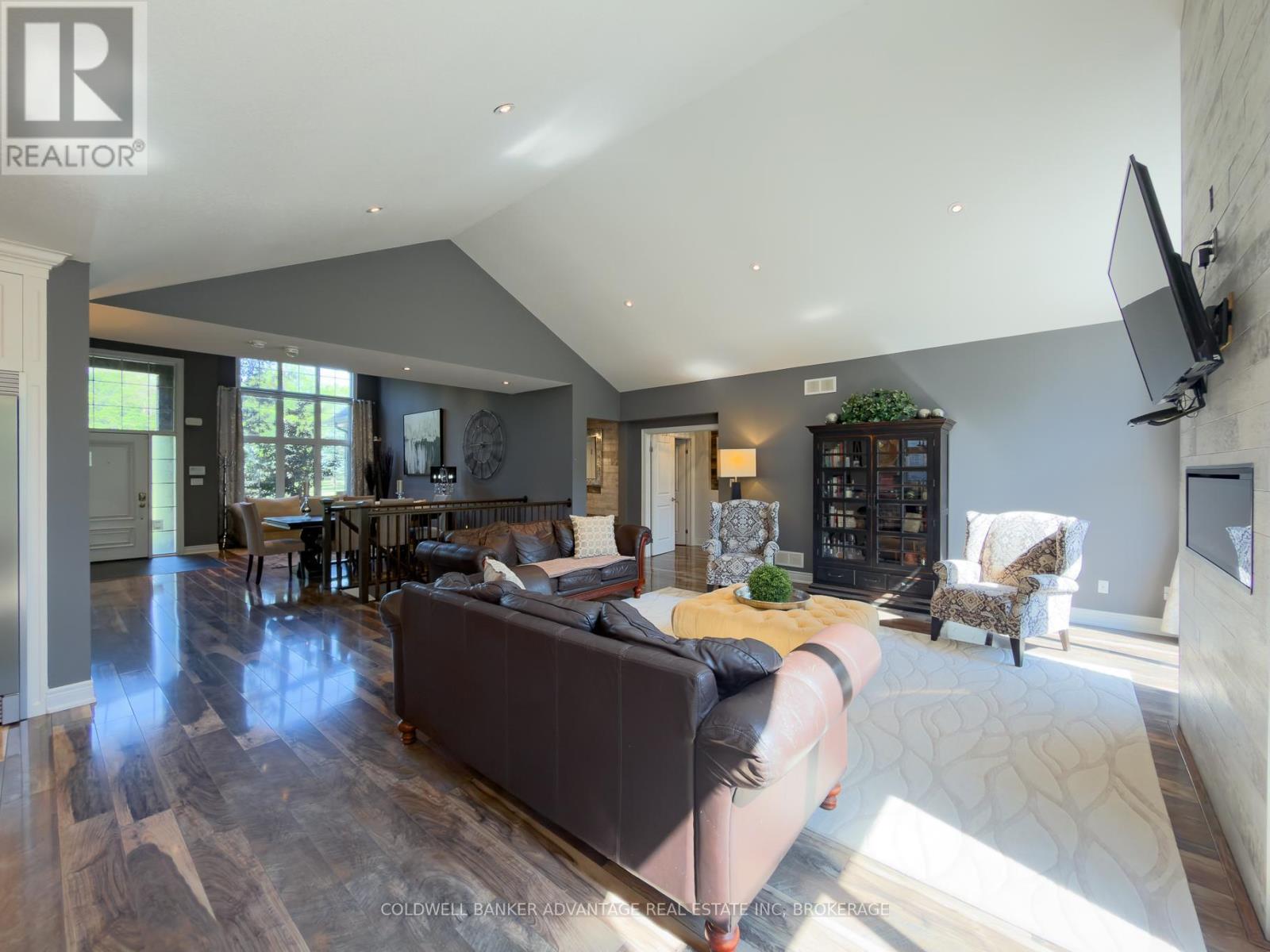 1585 LOOKOUT STREET - 9