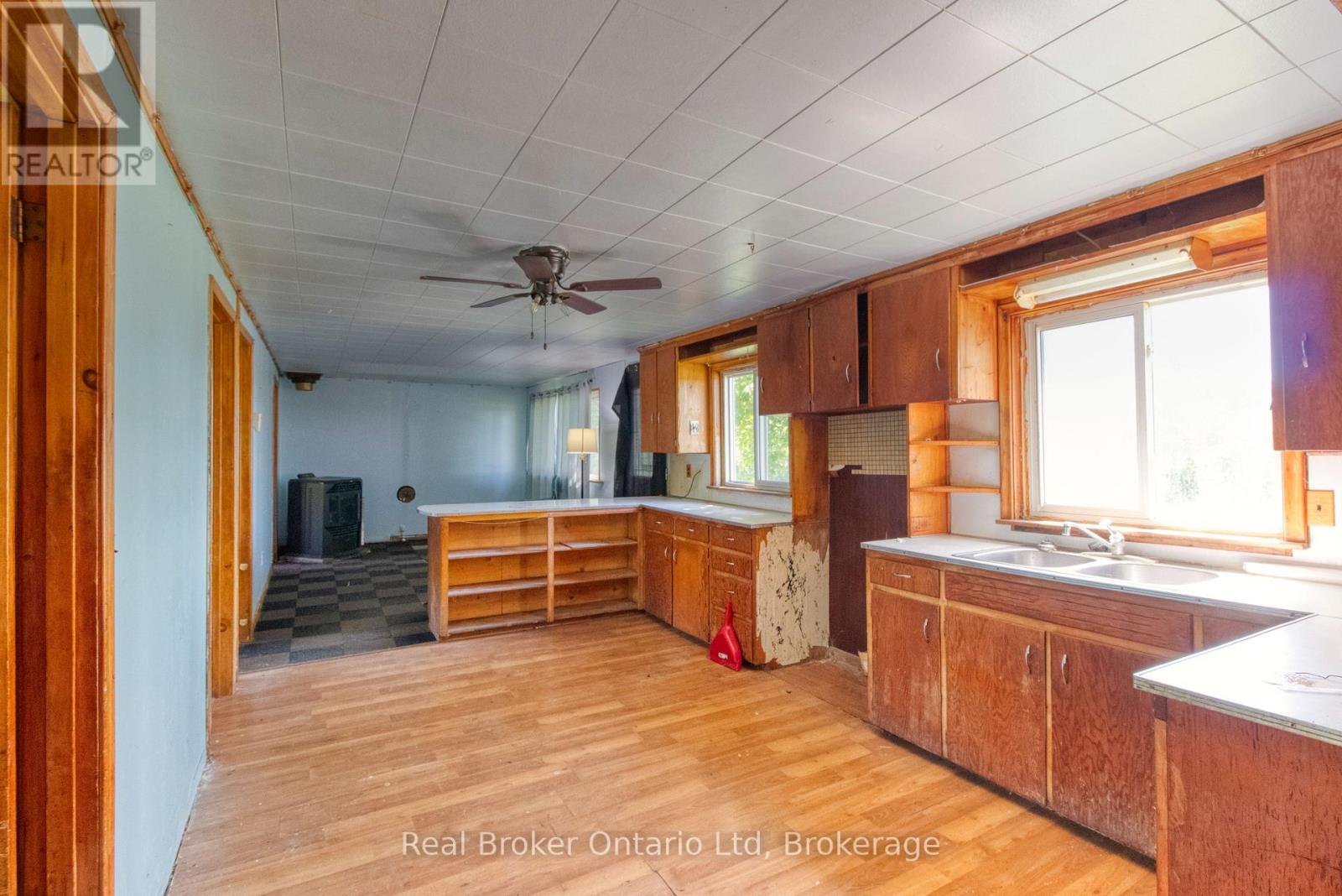310009 KEMBLE ROCK ROAD - 10