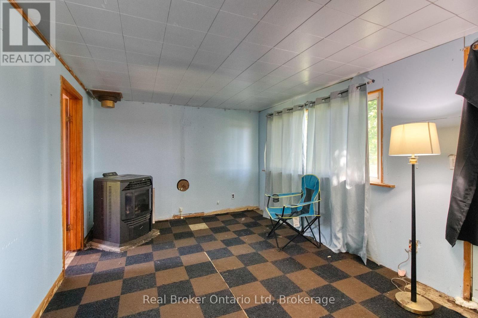 310009 KEMBLE ROCK ROAD - 11
