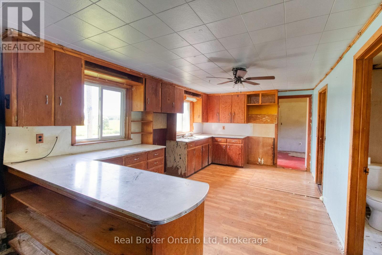 310009 KEMBLE ROCK ROAD - 13
