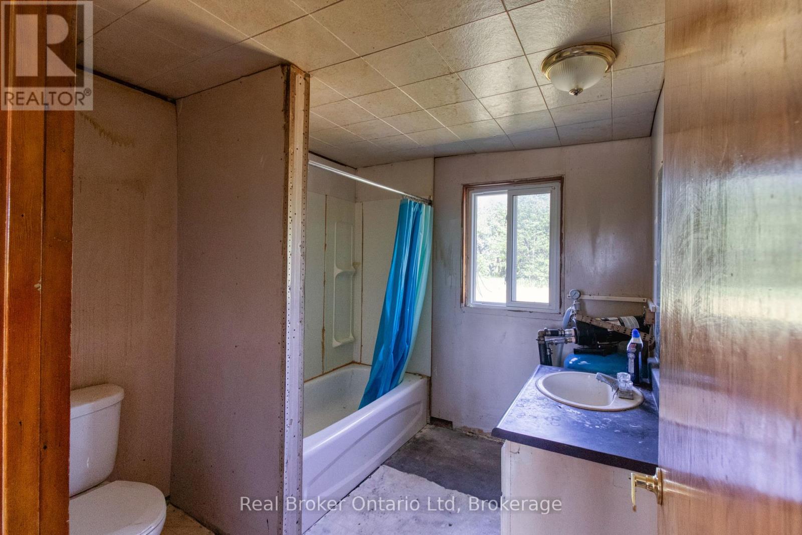 310009 KEMBLE ROCK ROAD - 15