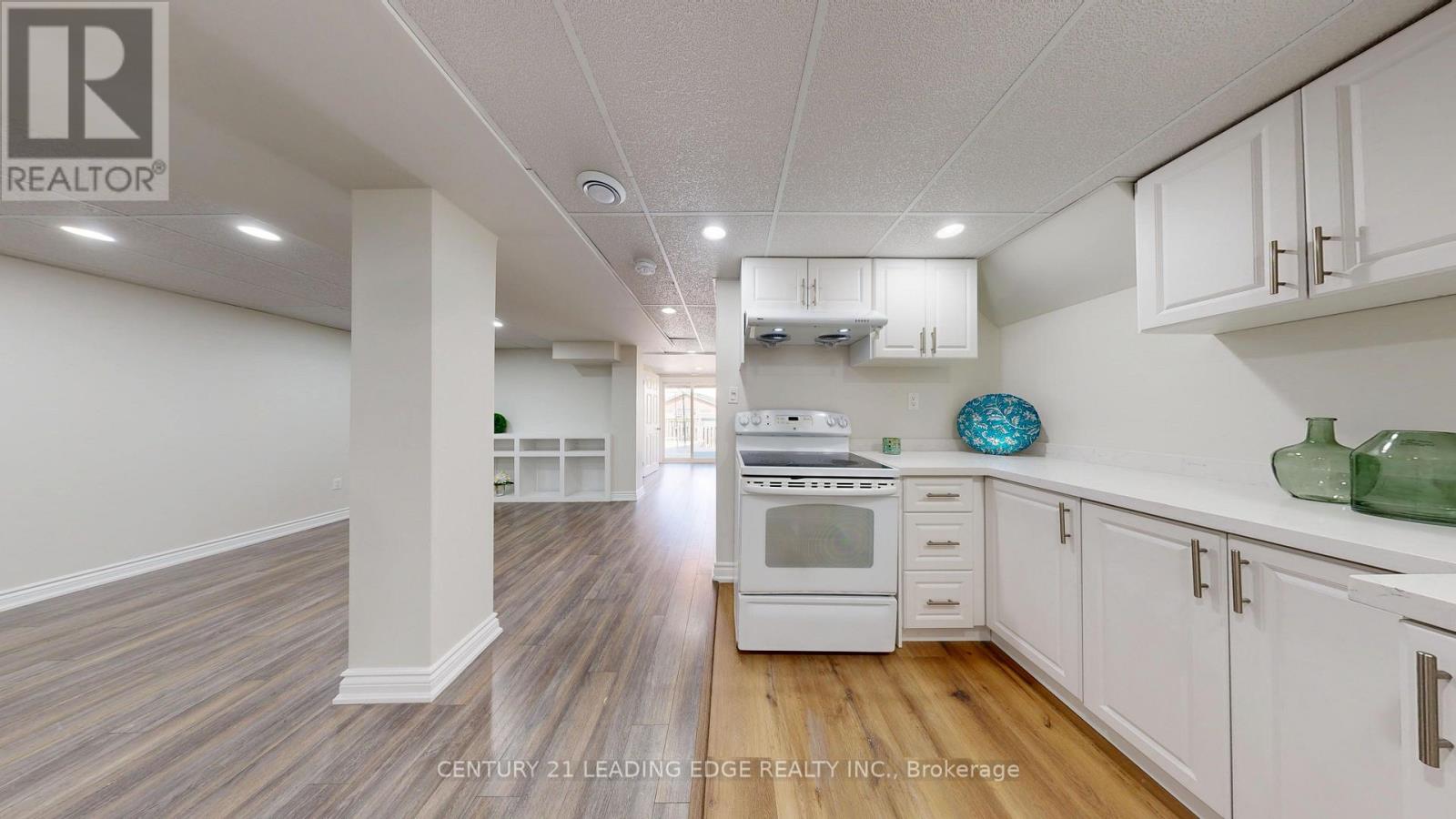 784 ORMOND DRIVE - 40