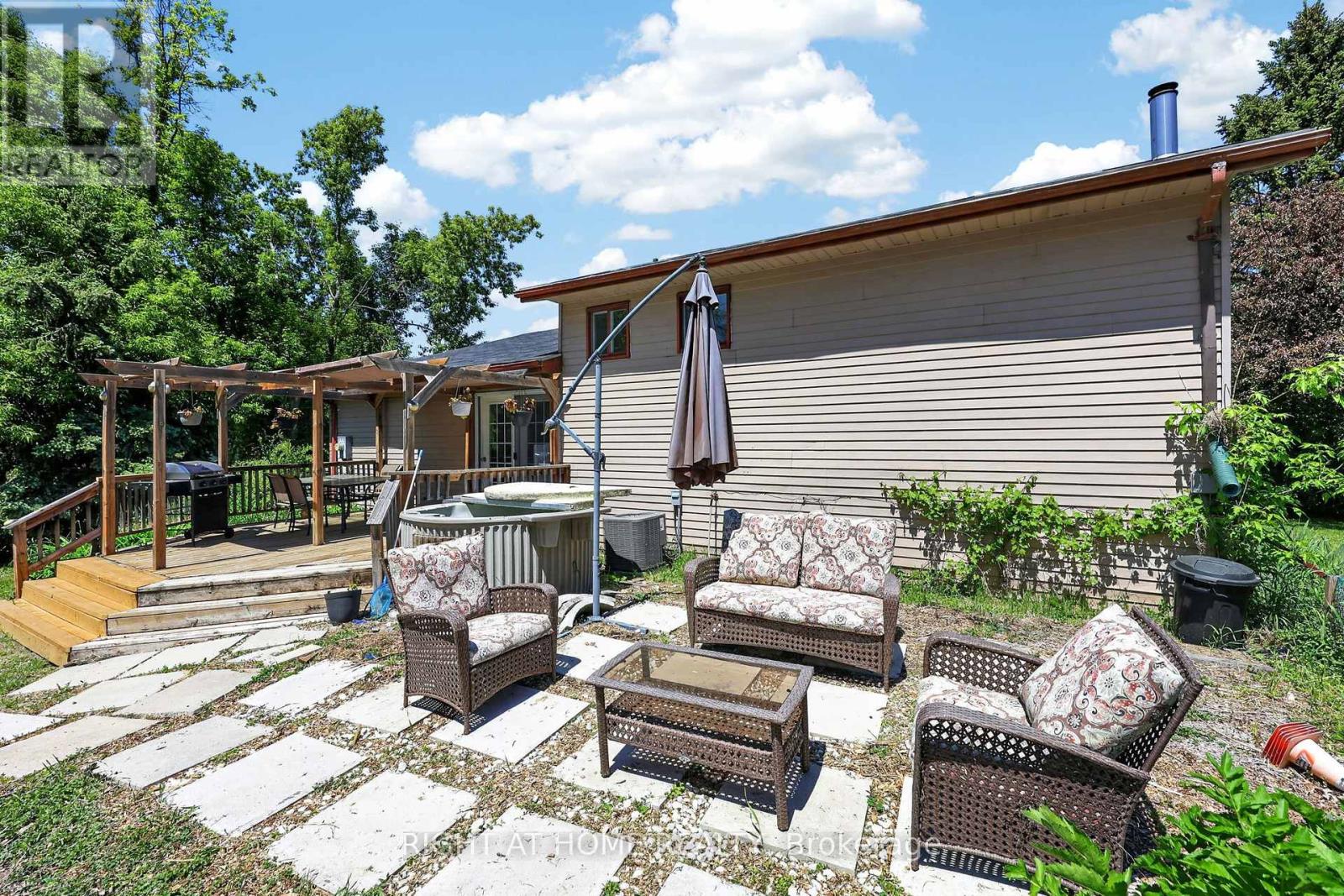 2792 STEPHEN DRIVE - 26