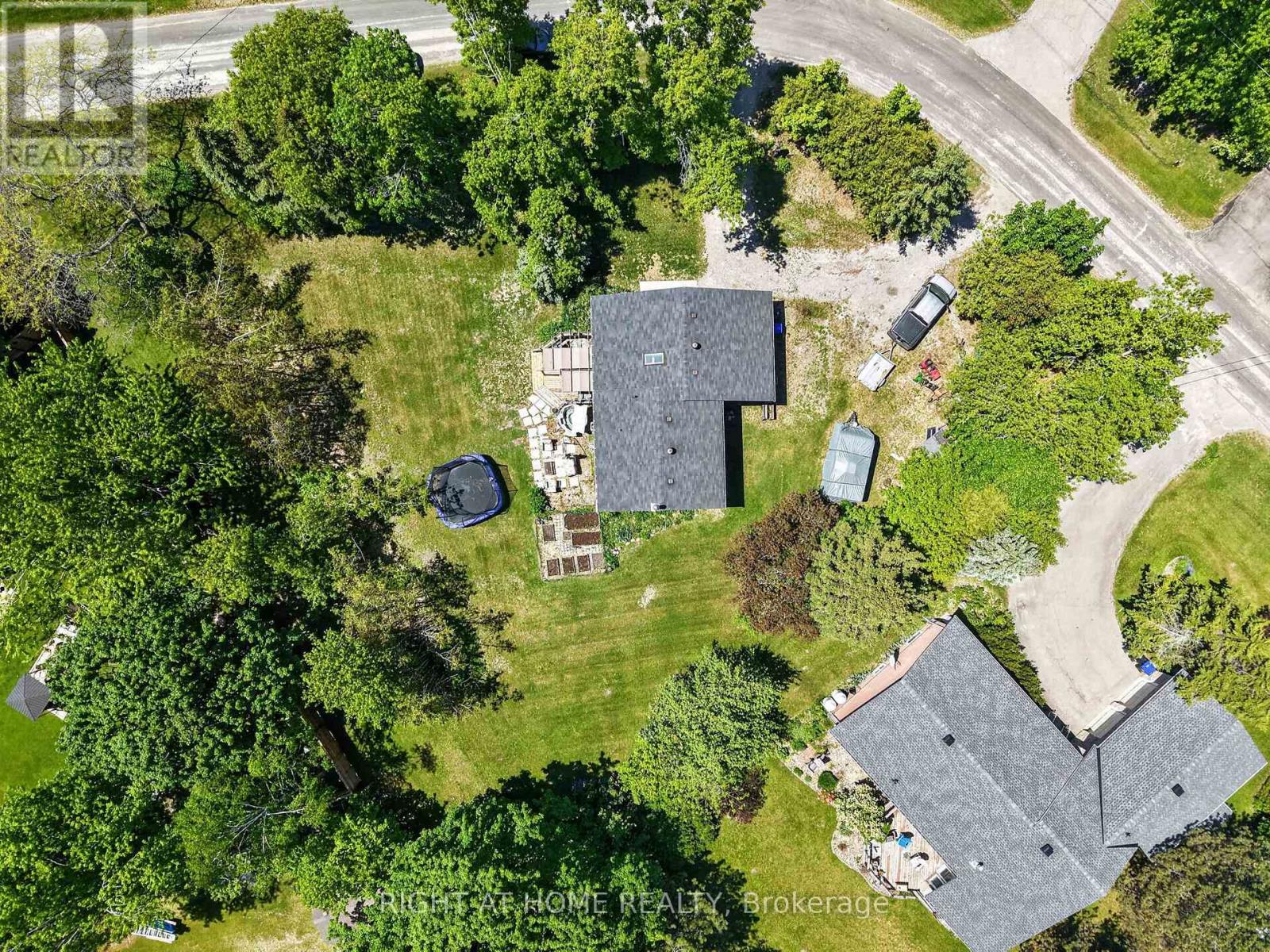 2792 STEPHEN DRIVE - 34