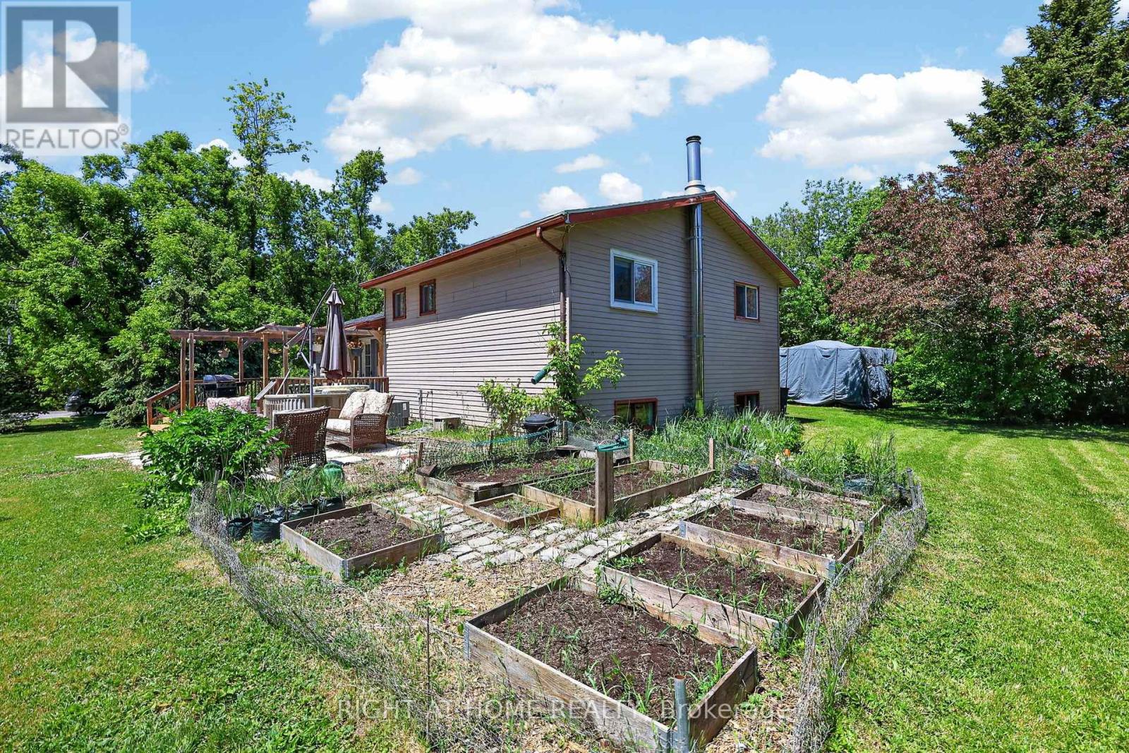 2792 STEPHEN DRIVE - 35