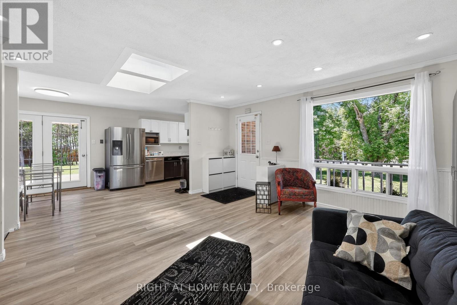 2792 STEPHEN DRIVE - 7