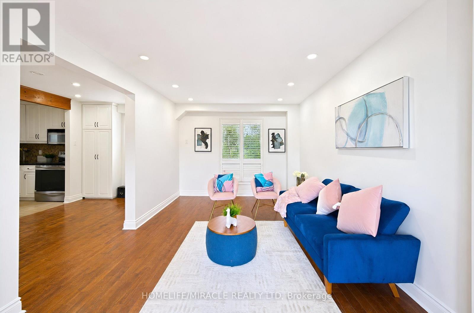 7 GREENHILLS SQUARE - 16