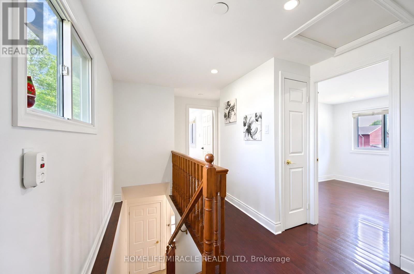7 GREENHILLS SQUARE - 20