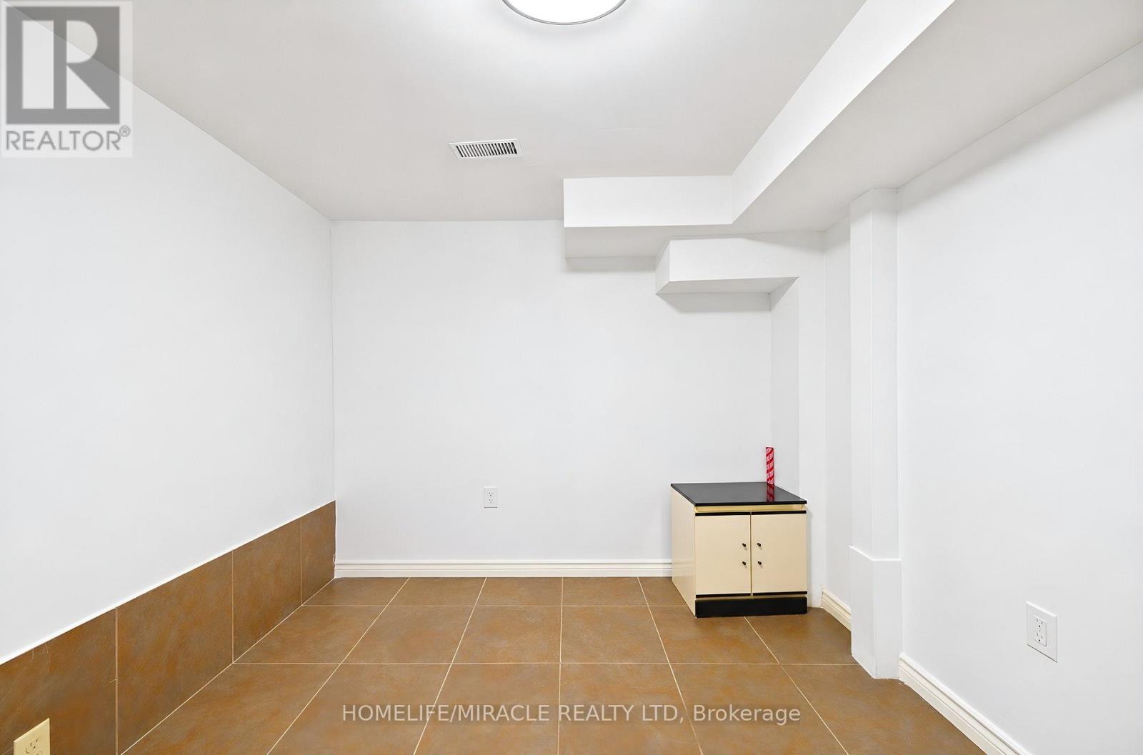 7 GREENHILLS SQUARE - 34