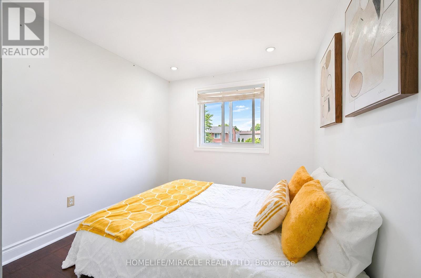 7 GREENHILLS SQUARE - 25