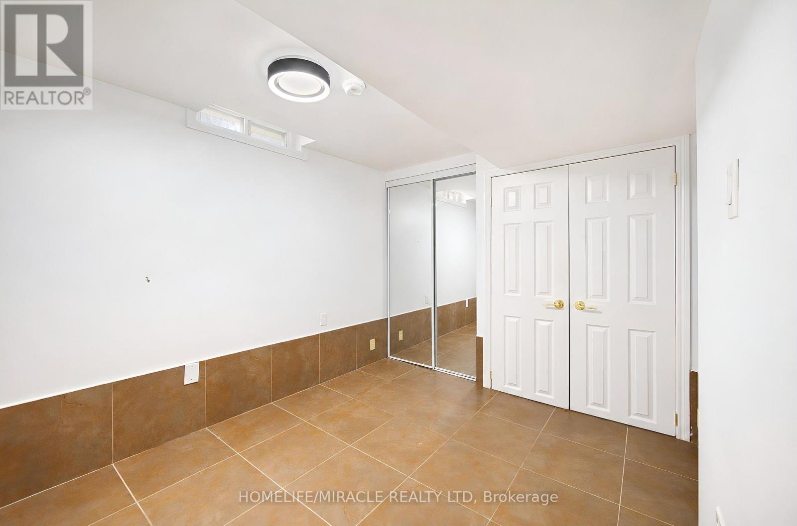 7 GREENHILLS SQUARE - 35