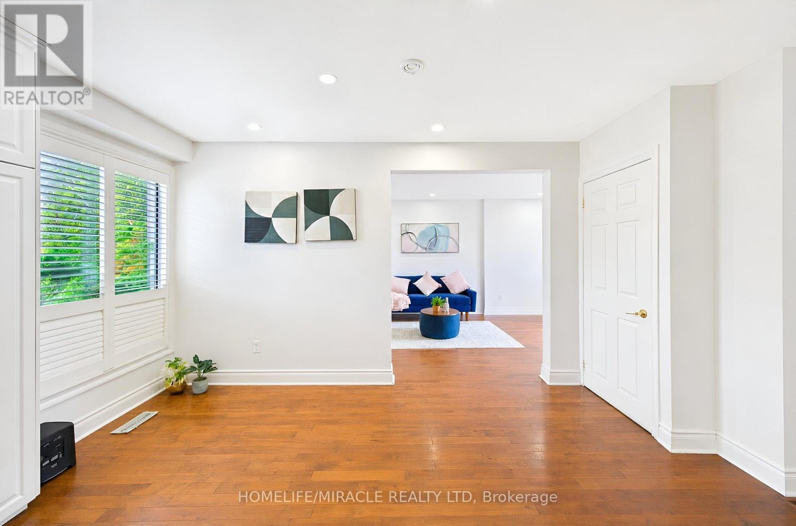 7 GREENHILLS SQUARE - 14