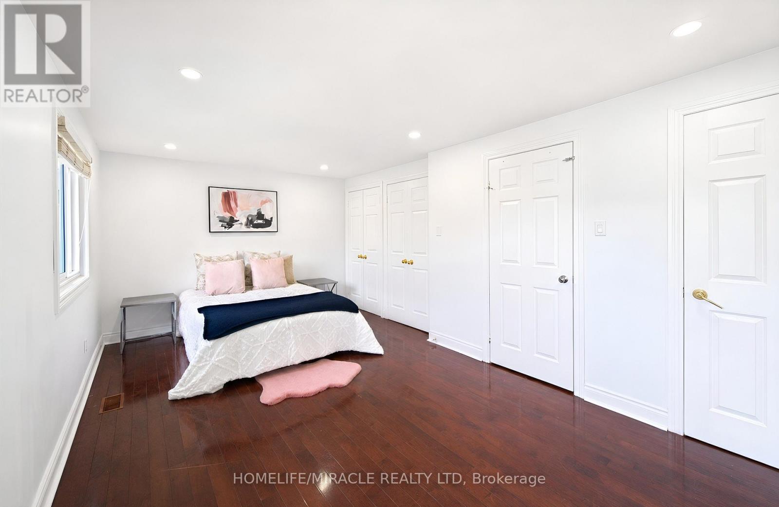 7 GREENHILLS SQUARE - 23