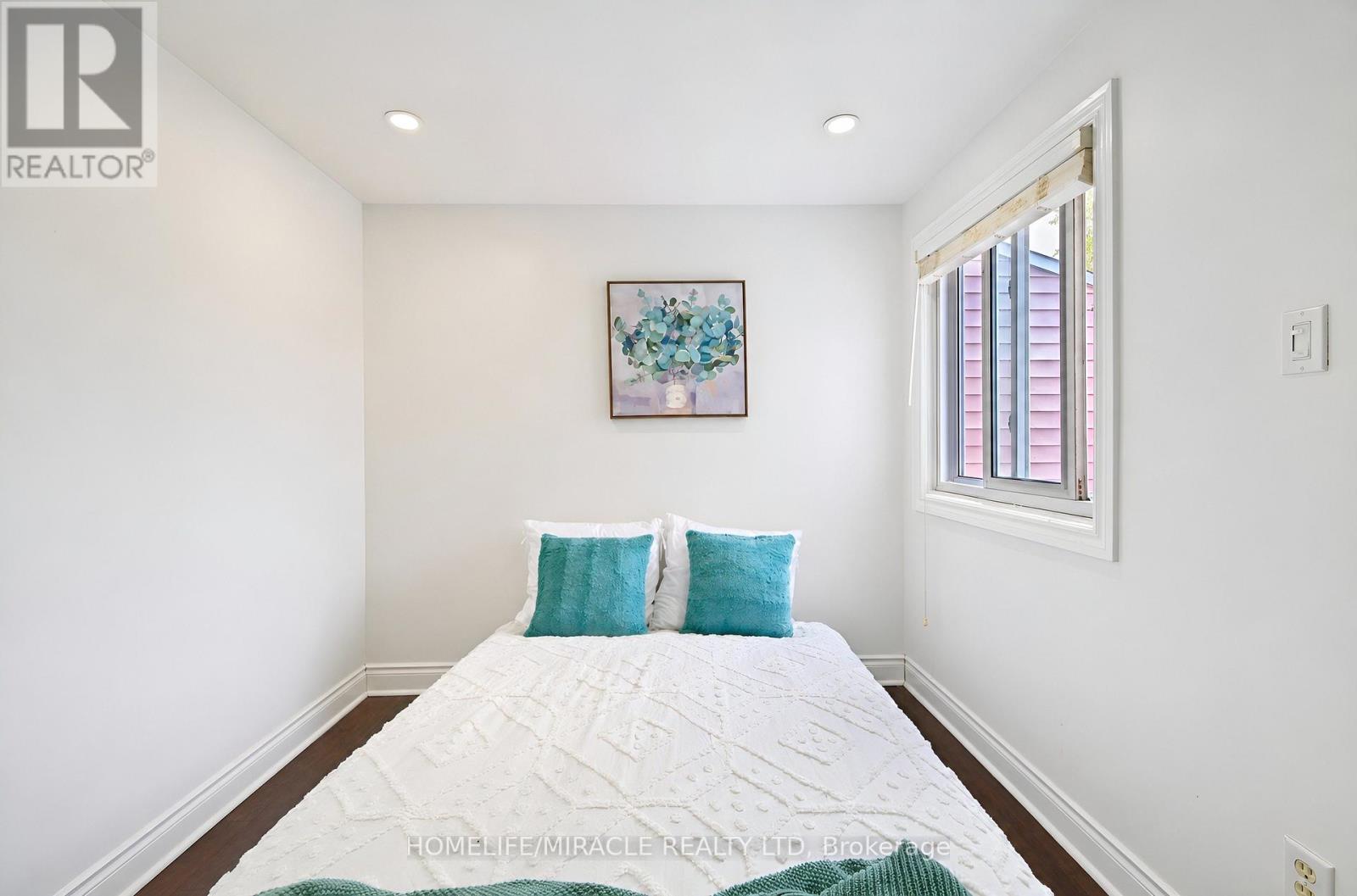 7 GREENHILLS SQUARE - 27